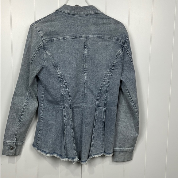 Venus Womens Jean Jacket 12 Light Wash Button Down Pleated Back Raw Edge Trendy - Picture 10 of 14